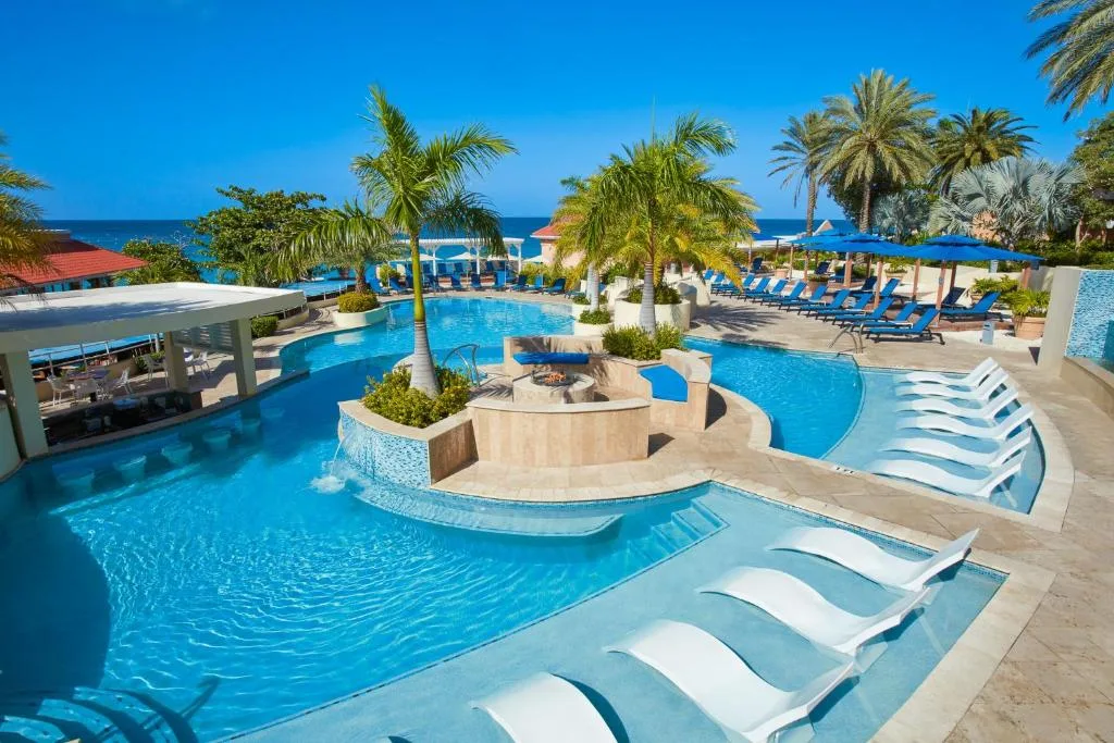 Divi Little Bay Beach Resort: another view
